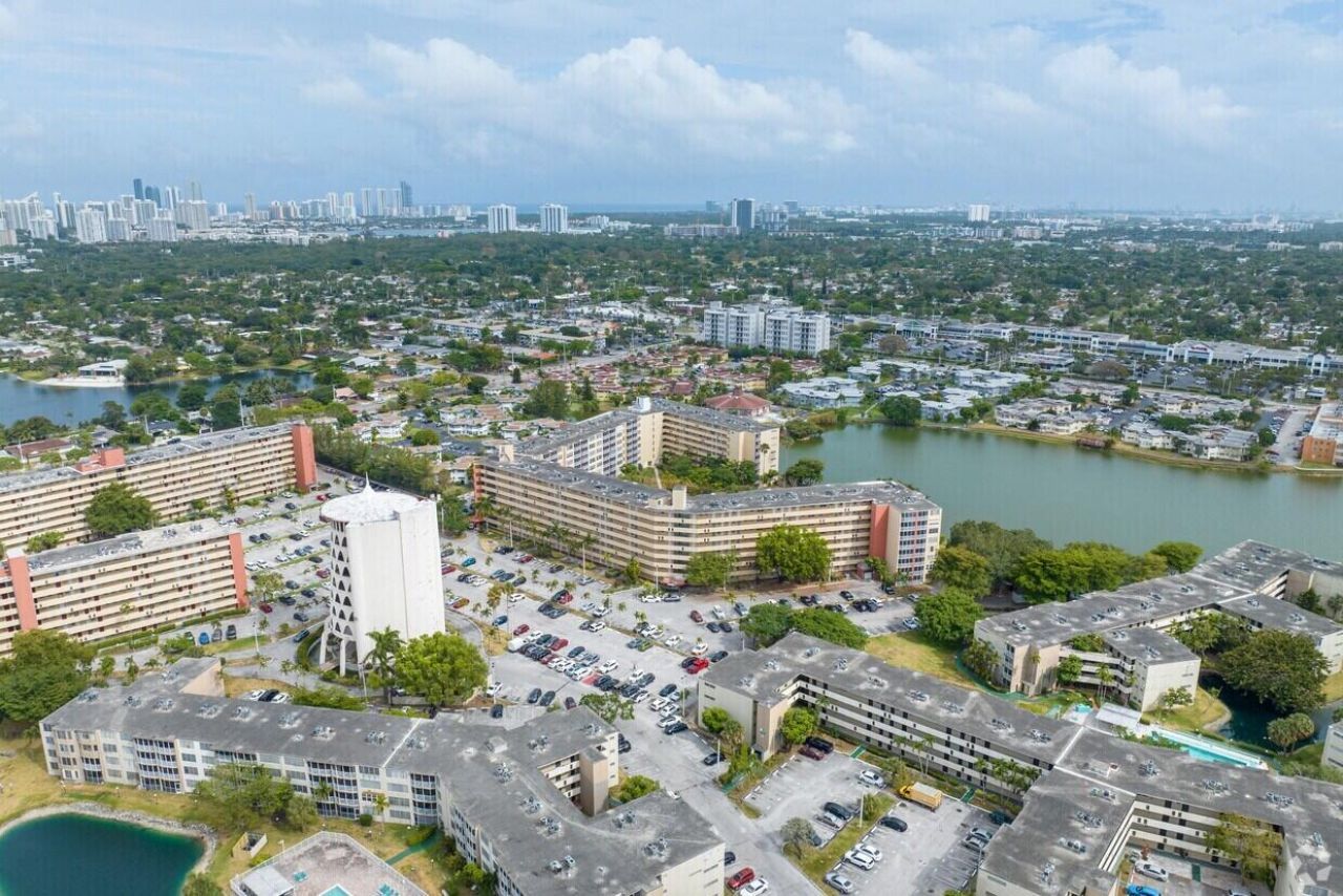 1660 NE 191st Street, Unit 308-1, Miami, FL 33179 Photo