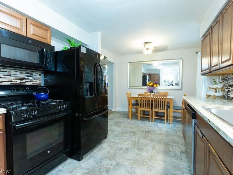 4872 N Randall Drive, North Randall, OH 44128 Photo 4