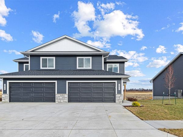 3442 Holderness Road , Coralville, IA 52241