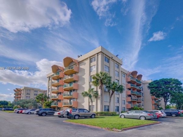 9320 Fontainebleau Blvd, Unit 213, Miami, FL 33172