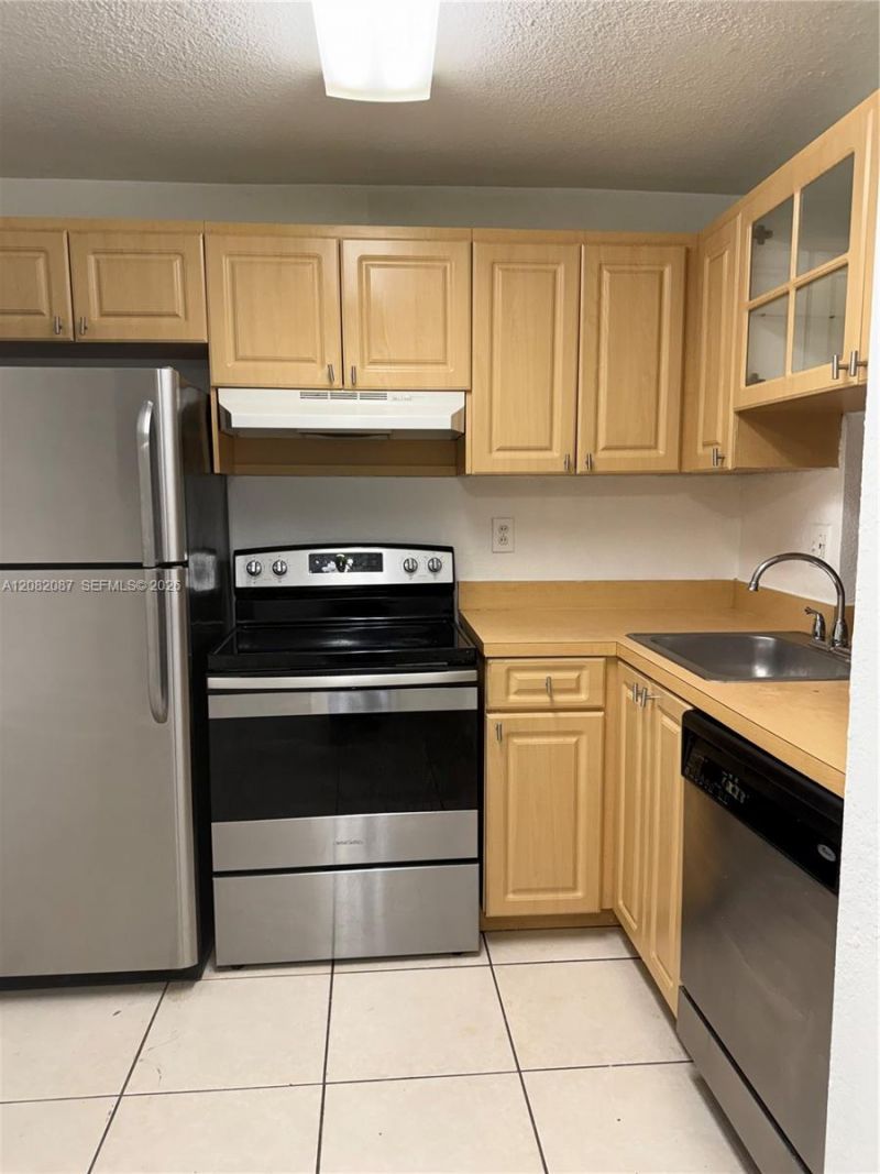 9320 Fontainebleau Blvd, Unit 213, Miami, FL 33172 Photo