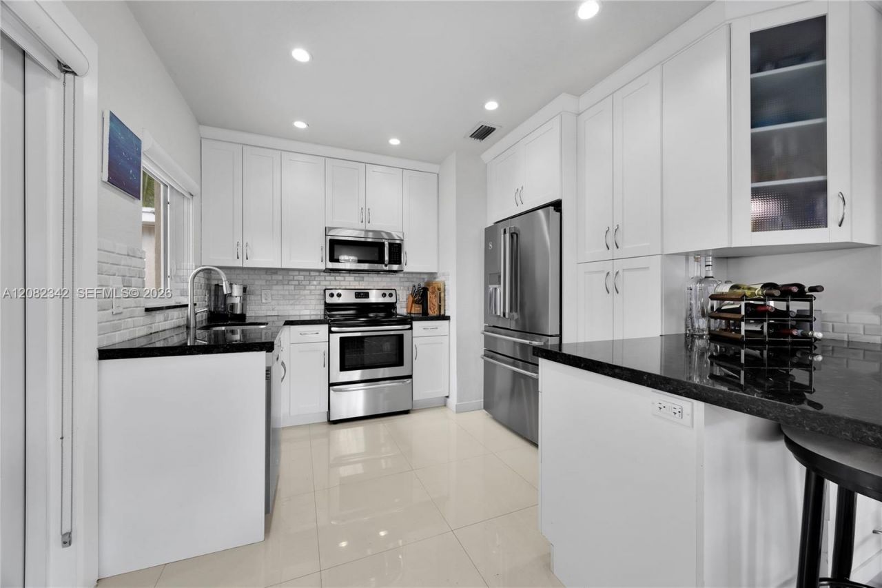 6843 SW 53rd St, Miami, FL 33155 Photo