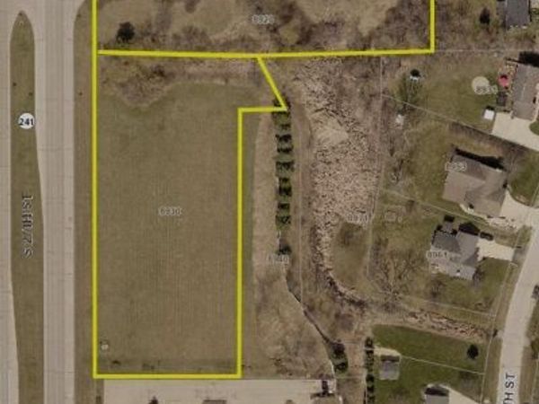 8920 S 27TH STREET, Oak Creek, WI 53154