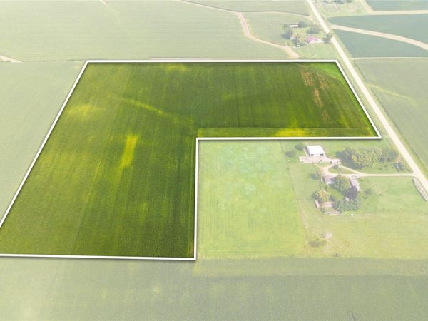 2938 Quaker Ln , Springville, IA 52336