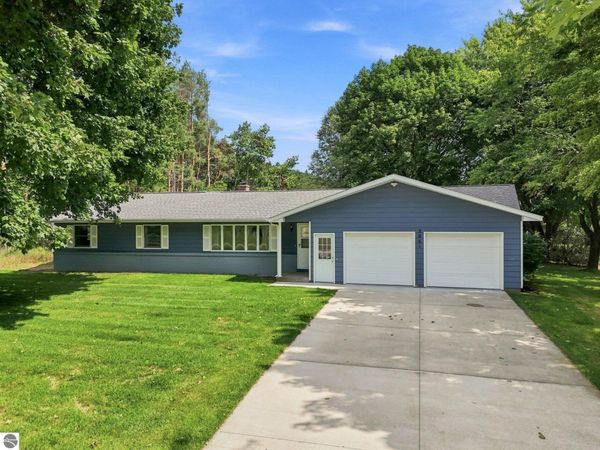 2061 Green Road S, Lake City, MI 49651