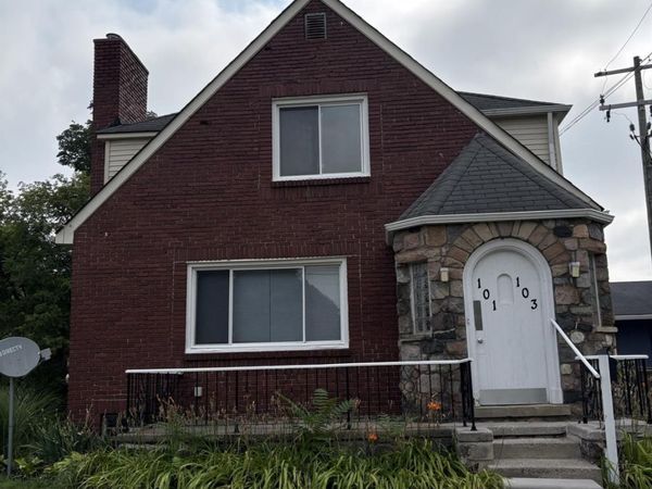 103 S. Jessie , Pontiac, Mi 48342