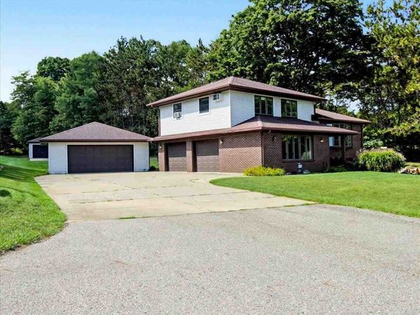1092 LacVue Drive, Boyne City, MI 49712