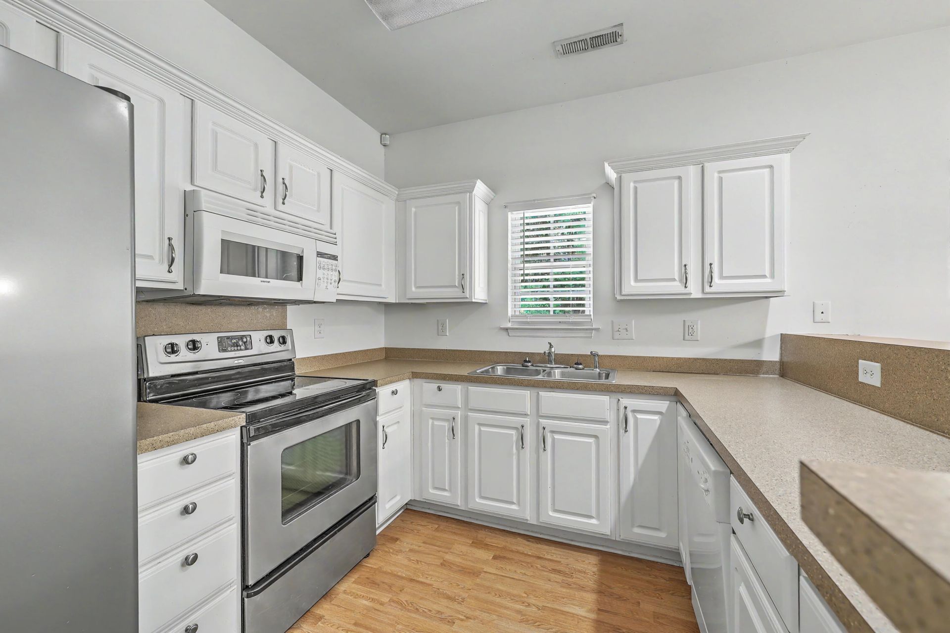 1761 Kenwood Road Photo 14