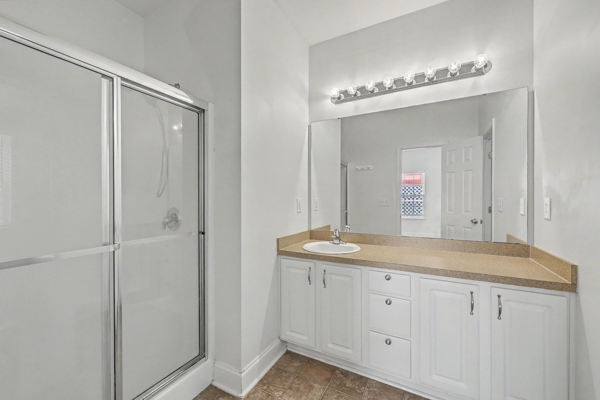 1761 Kenwood Road Photo 22
