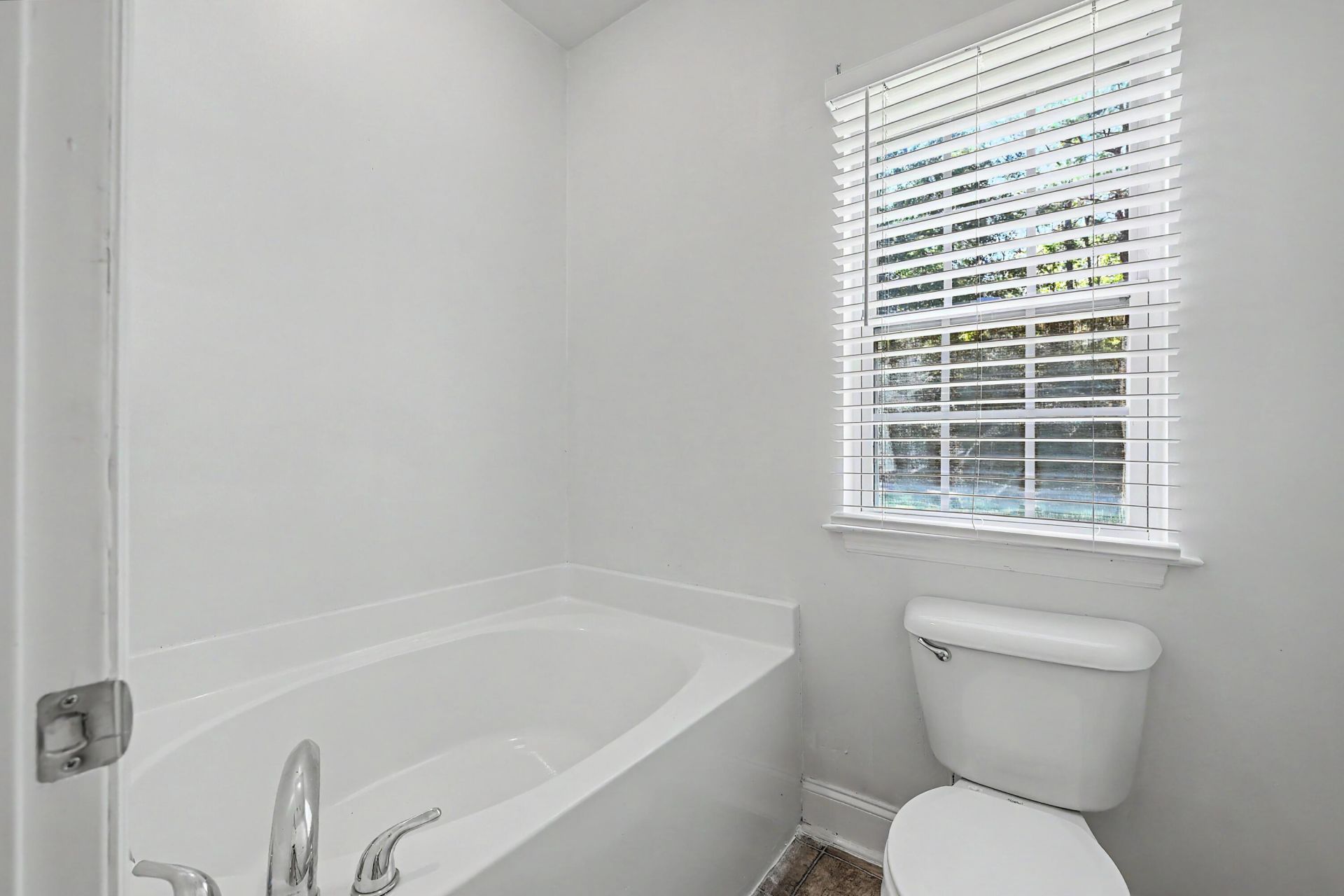 1761 Kenwood Road Photo 23