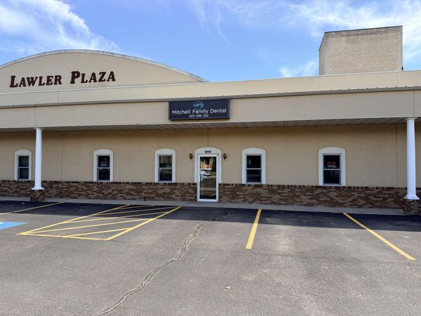  205 E 4th Ave, Mitchell, SD 57301