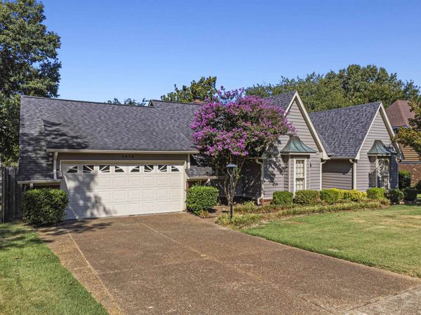 2425 FAIRWAY OAKS DR, Bartlett, TN 38134