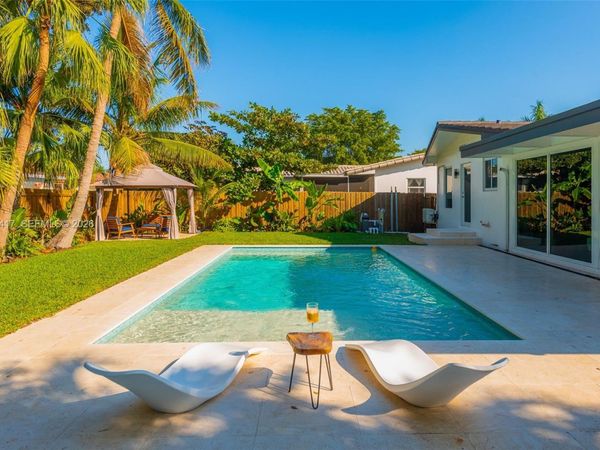 1025 Washington St , Hollywood, FL 33019