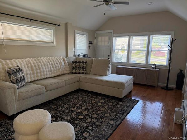 19 9th Avenue, Huntington Station, NY 11746
