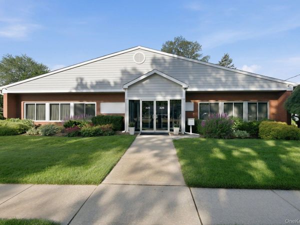 225 Howell Avenue , Riverhead, NY 11901