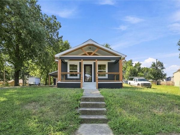 6717 E 18th Street, Kansas City, MO 64126