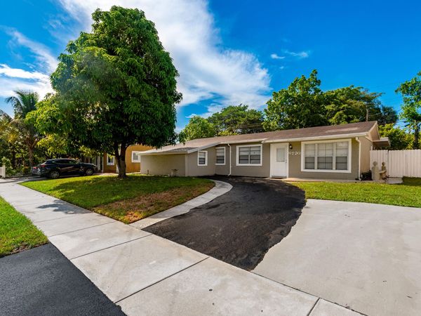 6720 SW 17TH Street SW, North Lauderdale, FL 33309