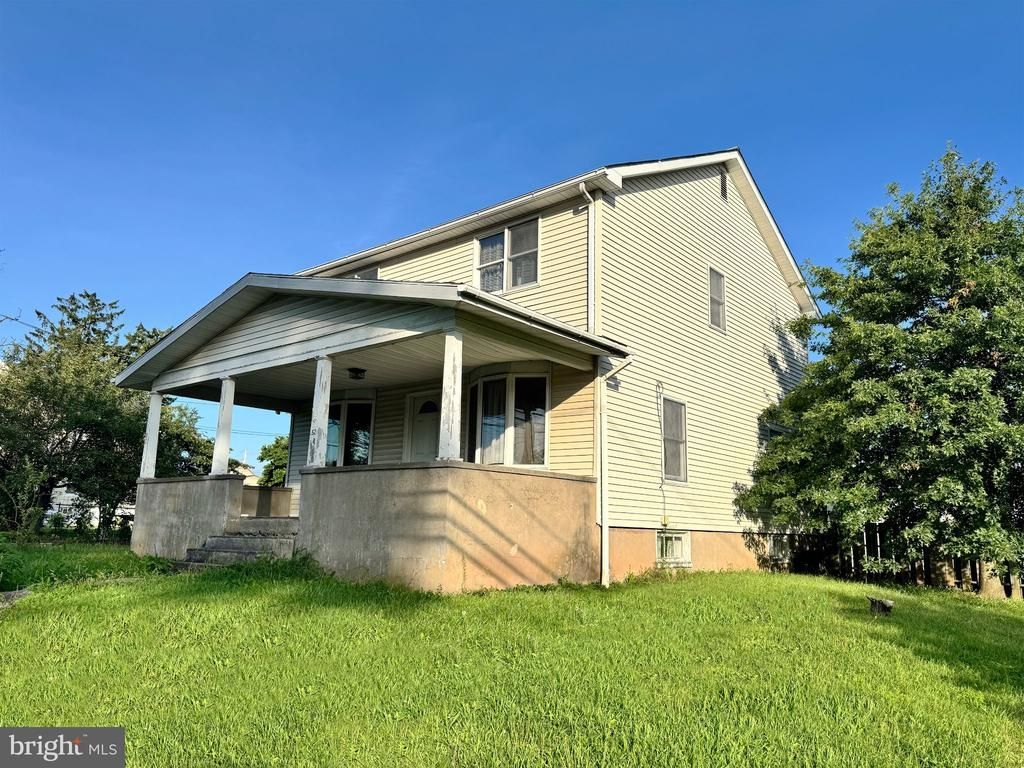 52 W BROAD STREET, TRUMBAUERSVILLE, PA 18970