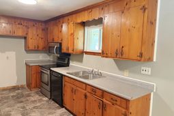 1821 Luster Lane photo 4
