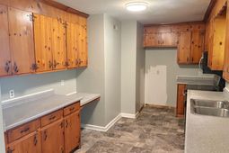 1821 Luster Lane photo 4