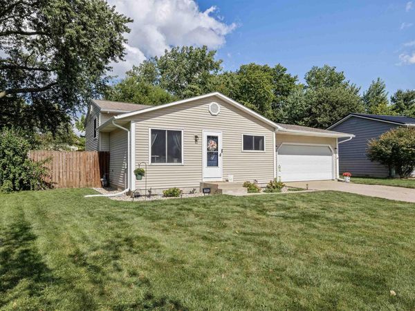 2962 Providence Drive, Mishawaka, IN 46544