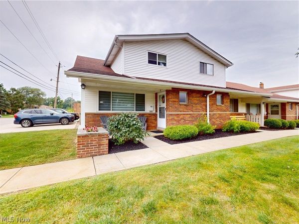 25395 Country Club Boulevard , Unit 12, North Olmsted, OH 44070