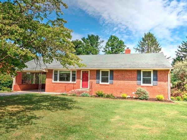 1061 JEFFERSON AVE, WAYNESBORO, VA 22980