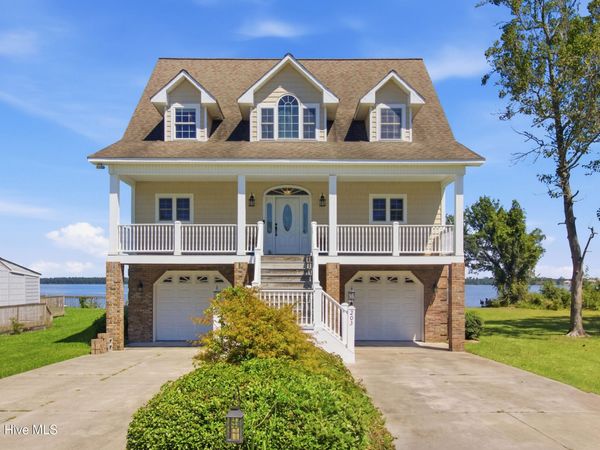 203 Riverside Drive, Sneads Ferry, NC 28460