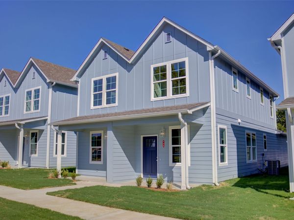 718 N Weenonah Avenue , Claremore, OK 74017