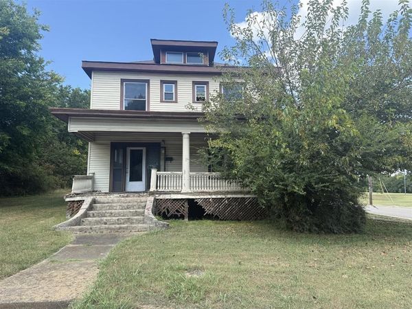 106 W Main Street , Horse Cave, KY 42749