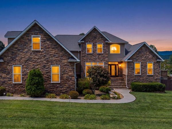 409 Bluff Trace, Jacksboro, TN 37757