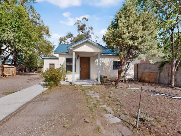 320-324 49th Street NW, Albuquerque, NM 87105