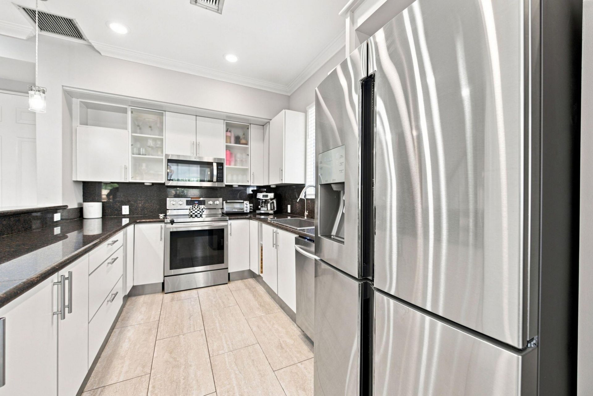 633 NE 11th Avenue, Fort Lauderdale, FL 33304 Photo
