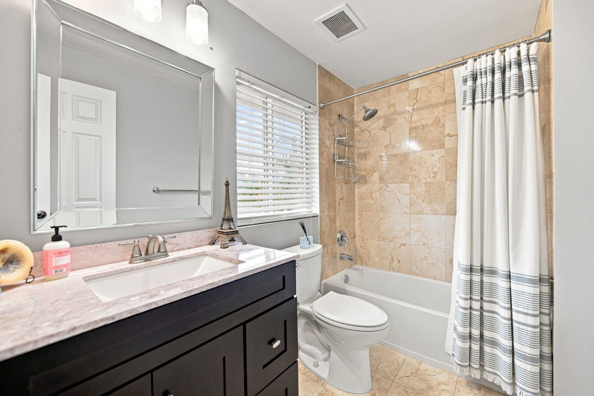 633 NE 11th Avenue, Fort Lauderdale, FL 33304 Photo