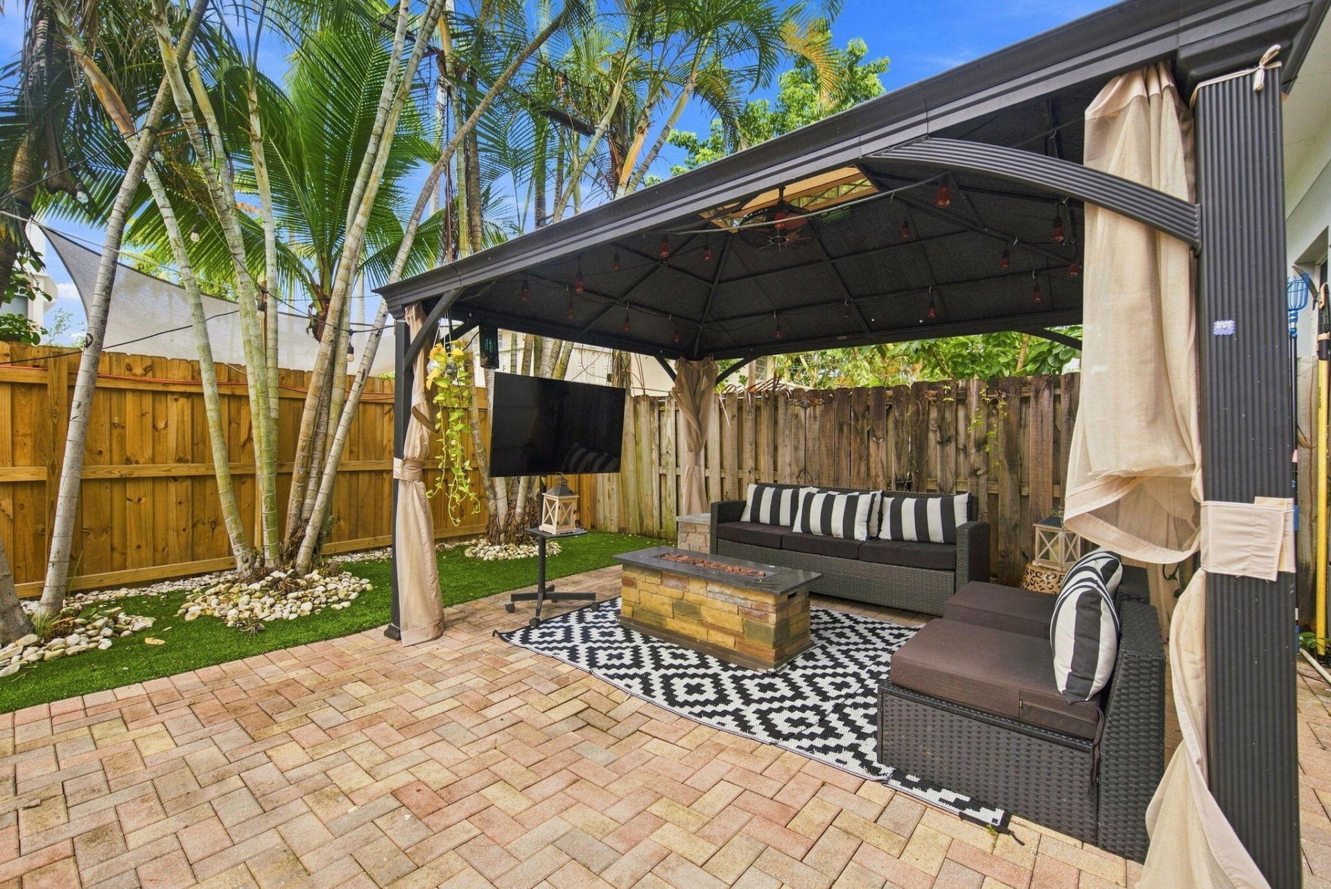 633 NE 11th Avenue, Fort Lauderdale, FL 33304 Photo