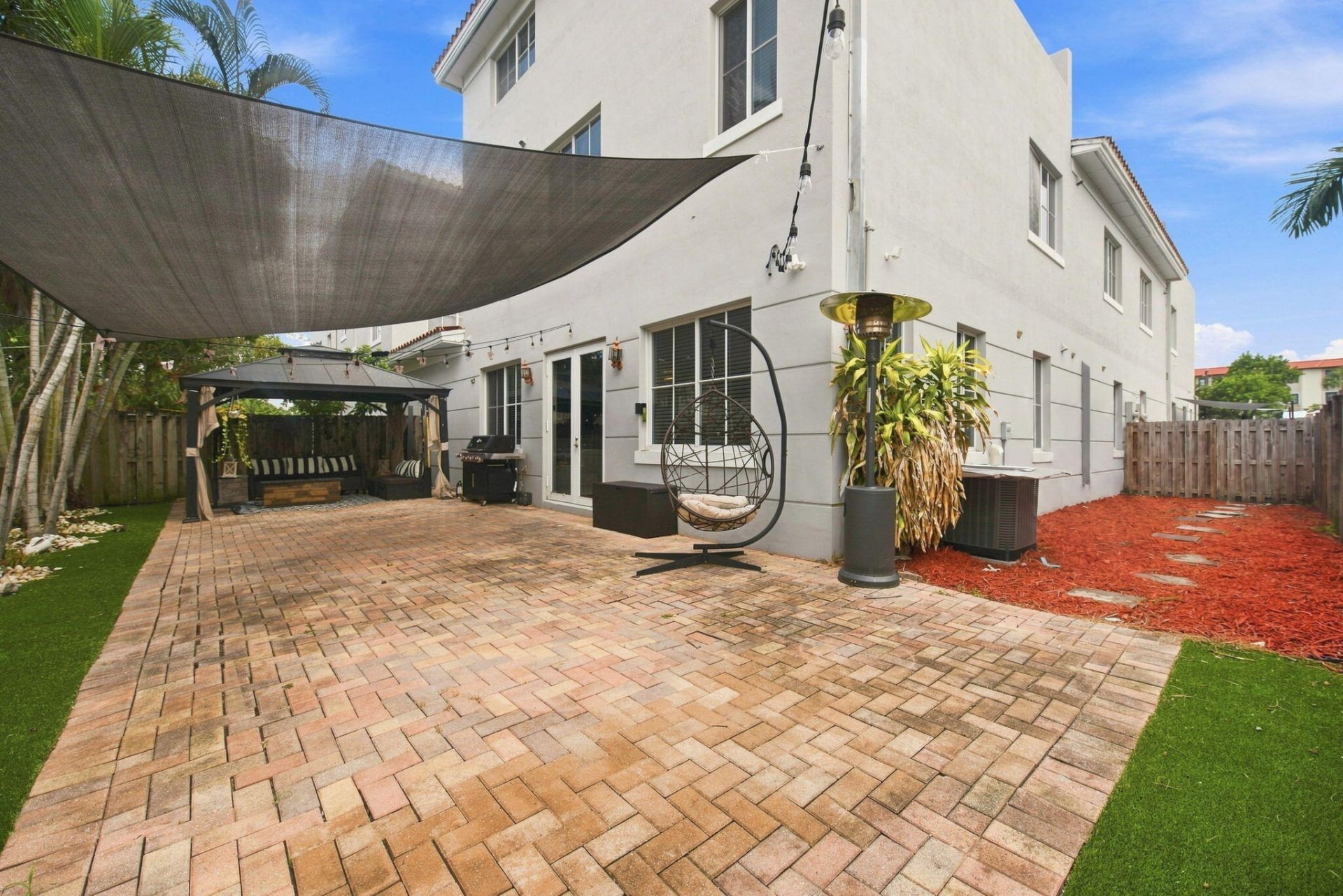 633 NE 11th Avenue, Fort Lauderdale, FL 33304 Photo