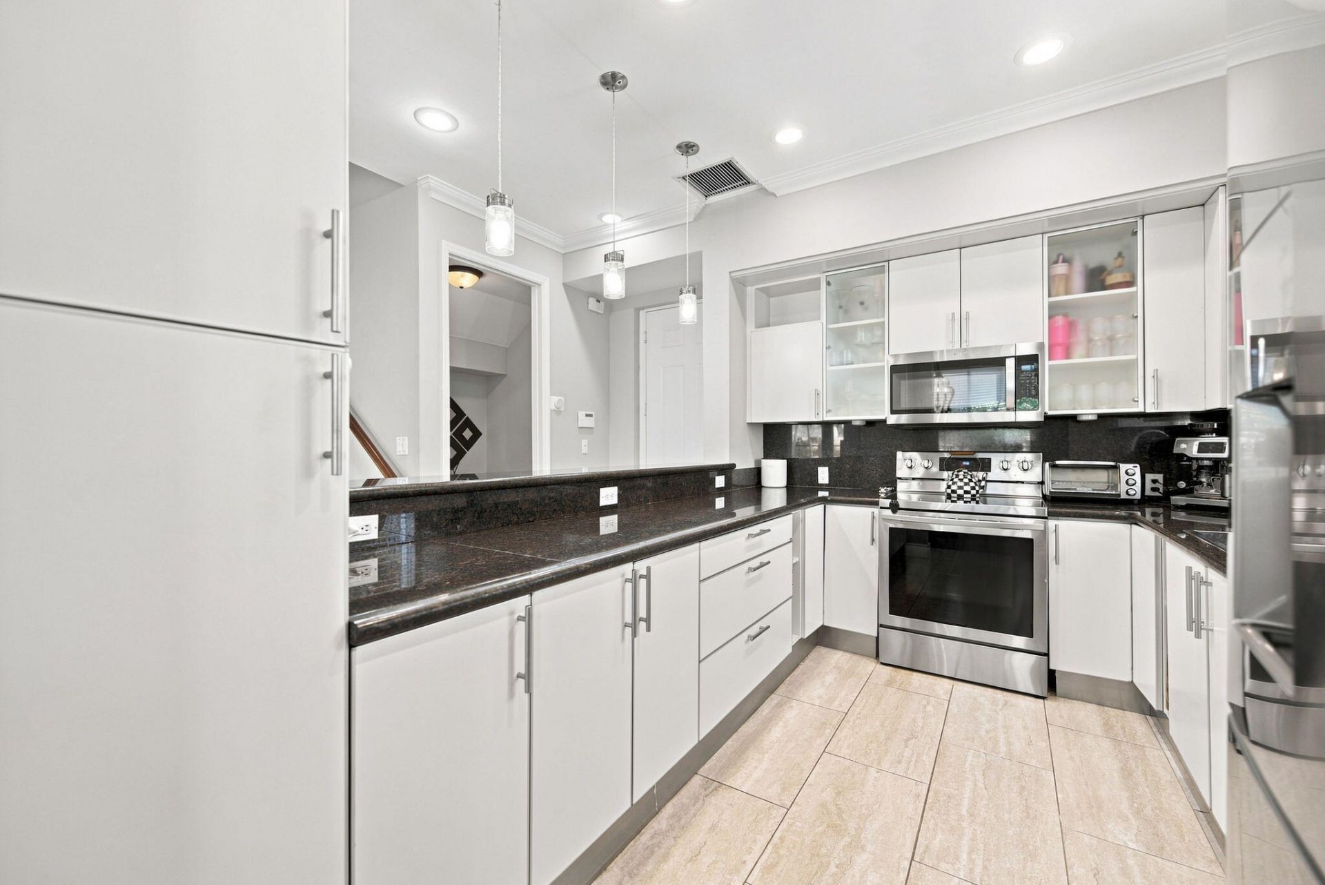 633 NE 11th Avenue, Fort Lauderdale, FL 33304 Photo