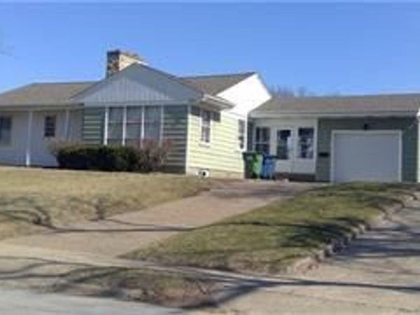 1403 Grandview Drive , Clinton, IA 52732