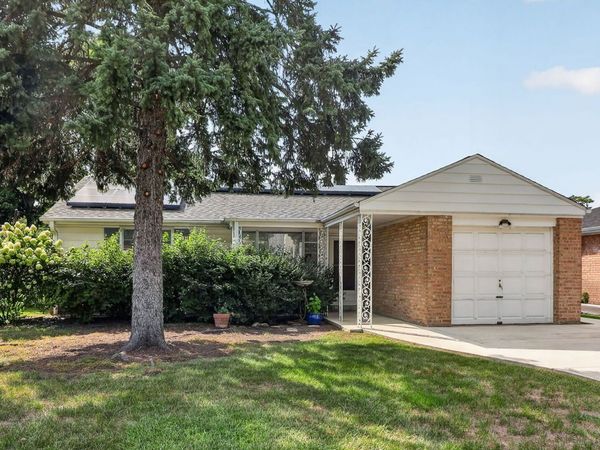 964 S 3rd Avenue , Des Plaines, IL 60016