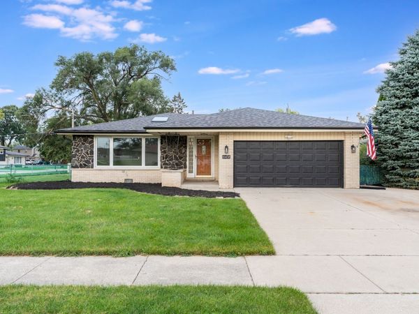 10458 S 81st Avenue , Palos Hills, IL 60465