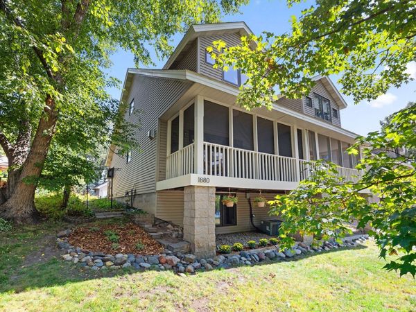 1880 Shady Beach Avenue, Roseville, MN 55113