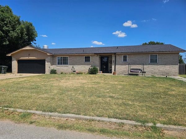 111 Hazelwood Street, Davis, OK 73030