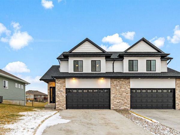 1407 Winterberry Lane , North Liberty, IA 52317