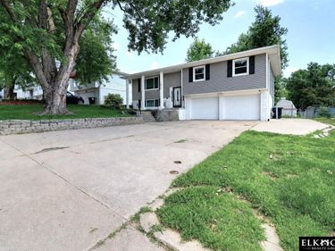 1605 N 106th Street, Omaha, NE 68144