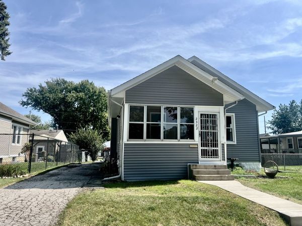 2323 Jackson Avenue , Davenport, IA 52802