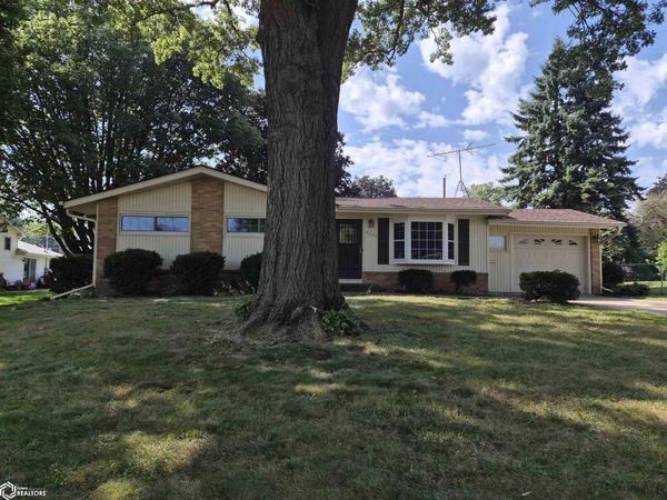 2205 N 3Rd Avenue E, Newton, IA 50208