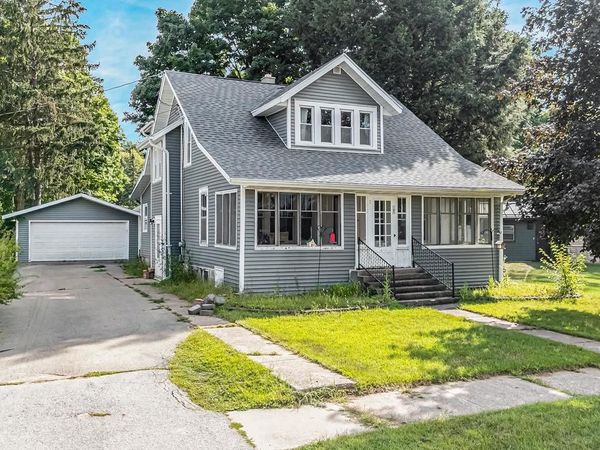 105 E SUMNER STREET, Weyauwega, WI 58983
