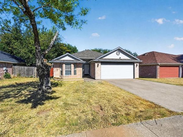 1137 Darren Drive , Burleson, TX 76028