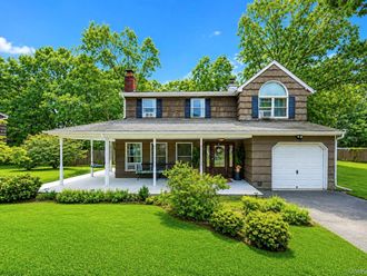 21 Hope Court Selden, NY 11784
