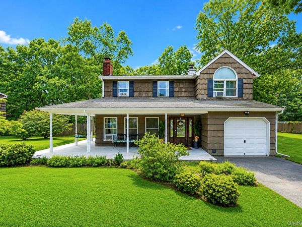 21 Hope Court , Selden, NY 11784